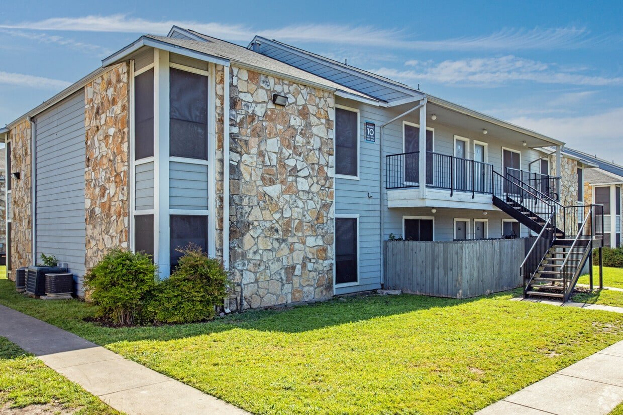 Residential building exterior at Villas Del Sol, Austin