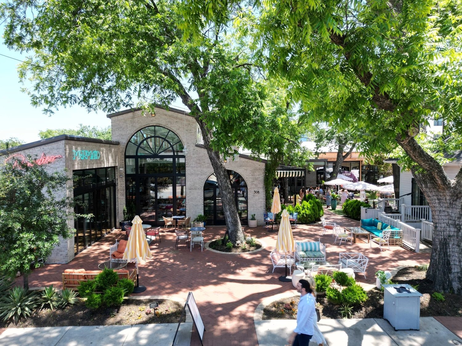 Landscaped retail courtyard in the Bishop Arts Portfolio