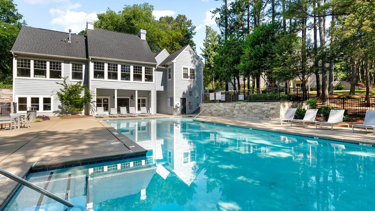 Resort-style pool and clubhouse at Manchester at Mansell