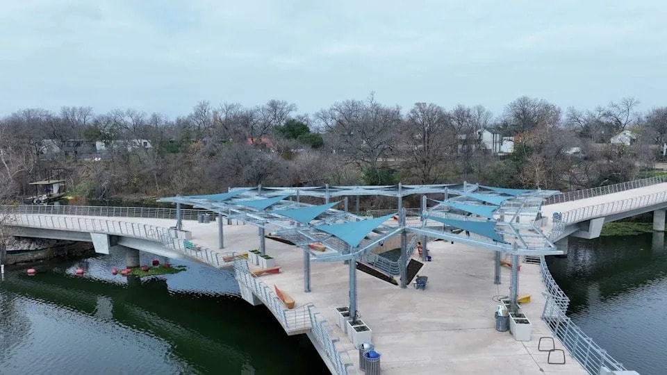 Austin completes 10-mile loop around Lady Bird Lake via wishbone ...