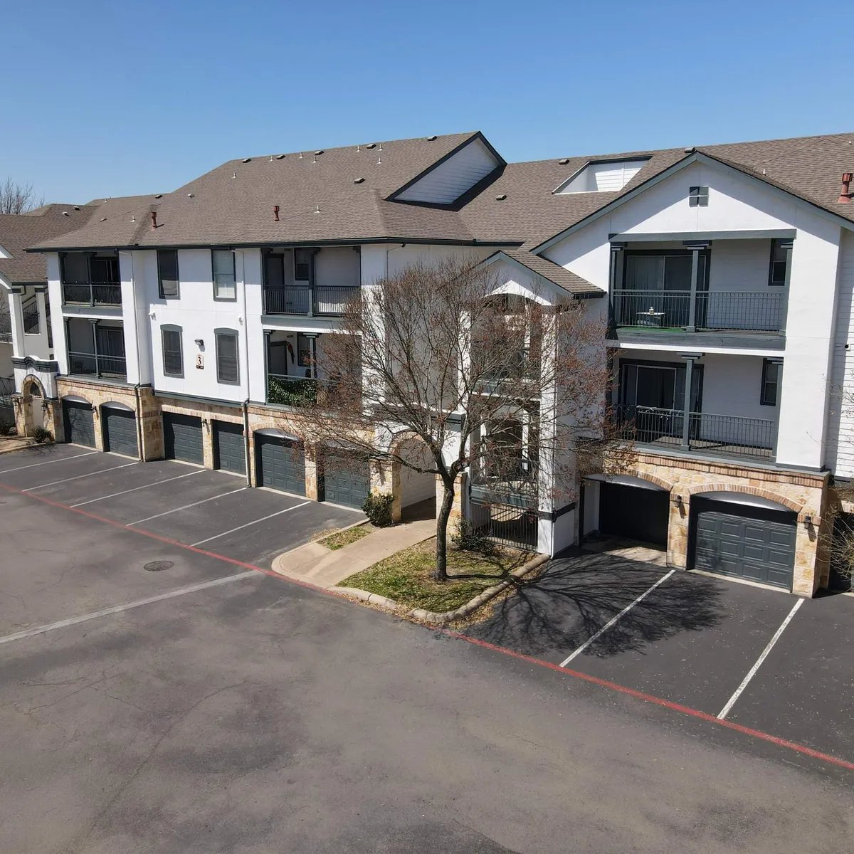 One of the garden-style apartment buildings in the Silicon Hills Portfolio (Brixton, Calder, Sutton) in Round Rock/Austin