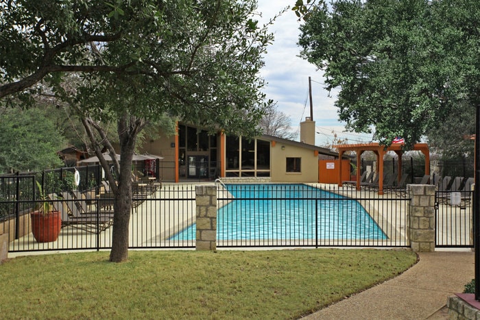 Central Austin Apartments | Acacia Cliffs Apartments