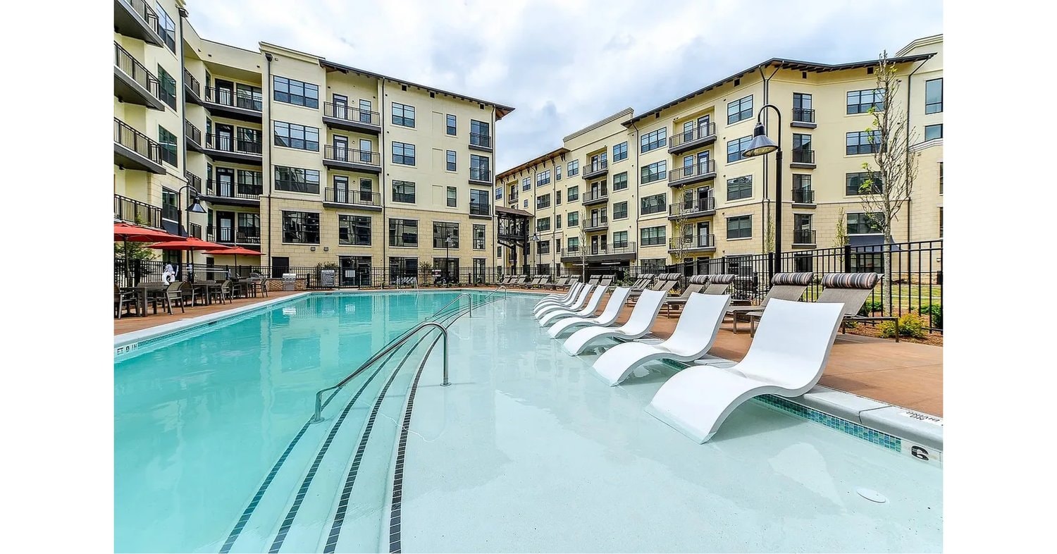 Resort-style pool at Bell Buckhead West, acquired by RangeWater Real Estate