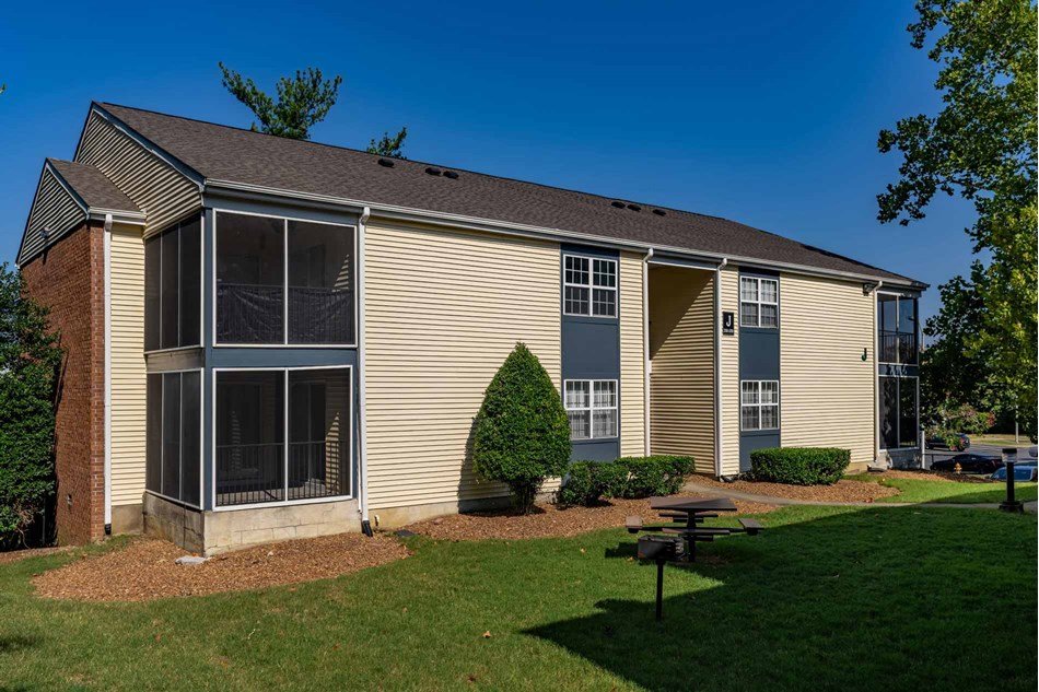 Residence building and grounds at Brookridge Apartments